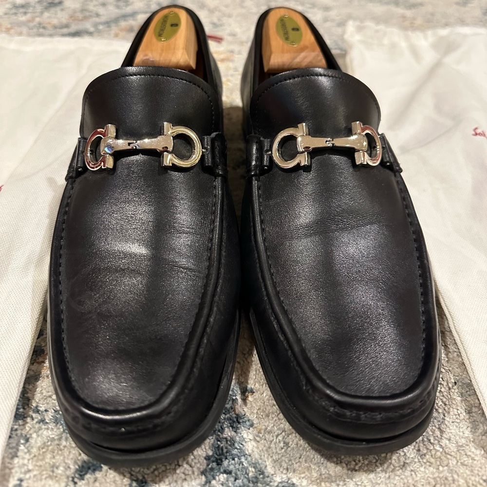 Salvatore Ferragamo size 9.5 Men’s Gancini Black leather loafer